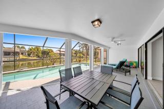 Luxury Waterfront Haven in Cape Coral - Dog-Friendly Escape with Private Pool - Cape Coral - 8