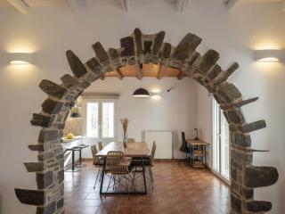 Myrsini Traditional Hillside Cottage - Parikia - 9