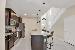 Exquisite, Spacious and Close to Disney 6 BD Home #6WS483 - 1