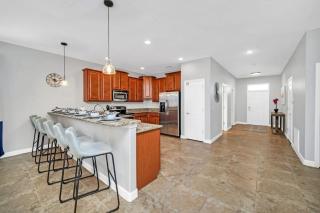 Spacious Home Near Disney - 2