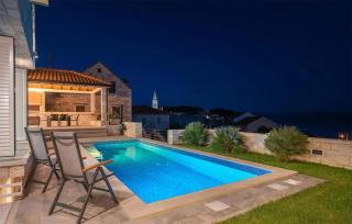 6 Bedroom Awesome Home In Sumartin - 2