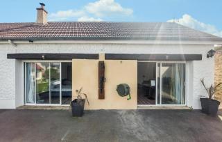 Amazing Apartment In Amblainville - 5