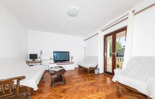 Amazing Apartment In Okrug Gornji - 9