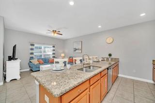 In the heart of Kissimmee Storey Lake Resort 4BD 3BA Pool Townhome 4SL4857 - Kissimmee - 2