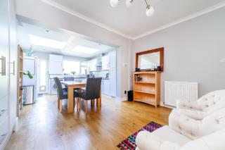 Charming Retreat West London - Spacious & Modern - Hanwell - 0