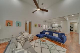 5BD-3BA Bright & Cheerful Backyard Pool Retreat - Richardson - 6