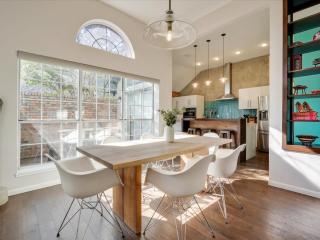 3-BD 2-BA Northern Dallas Retreat Hot Tub and BBQ - Dallas - 9