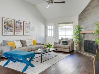 3-BD 2-BA Northern Dallas Retreat Hot Tub and BBQ - Dallas - 0