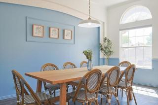 The Blue Holly - Bright & Spacious with a Pool - 7