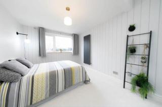 Beautifully styled Home with Garden - 1