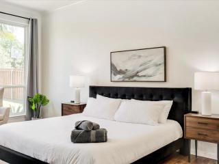 Southern Charm & Luxury Living - BBQ & Pool - 5