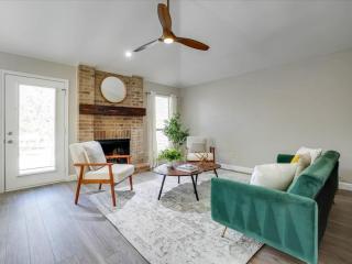 Texan Hideaway - Cozy Convenient Comfortable - 5