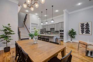 High End In The Center - Mins to Downtown w Pool - Houston - 7