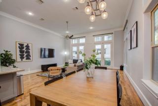 High End In The Center - Mins to Downtown w Pool - Houston - 1