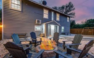 Heart of Houston - 2-BD 1-BA with Grill - 9