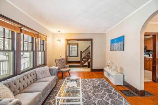 Downtown GR Gem Sleeps 16 Gameroom Huge Backyard - 9