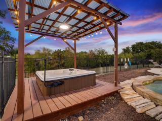 Modern Home - 1 Acre Lot w Pool Patios Jacuzzi - Denton - 7