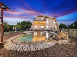 Modern Home - 1 Acre Lot w Pool Patios Jacuzzi - 6