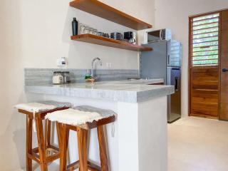 BohoChic Studio with Full Kitchen, Pool, Balcony WiFi - 7