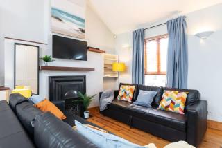 Beautiful Cottage Central Location Fast WIFI n TV - 2