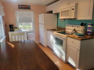 2 River Road Inn Cottages - 9