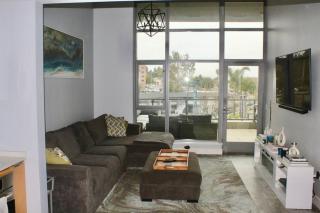 Large Downtown Condo W/ Patio & Parking - San Diego - 0