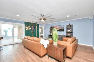 NASA 4BR Escape HeatedPool HotTub and Daybed - Friendswood - 9