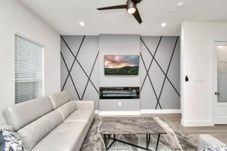 Luxury Stay King Bed Near NRG and Med Center - Houston - 5