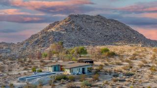 Orion Joshua Tree- Pool Complex at Park Sleeps 10 - 8