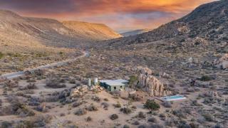 Horse Around- Pioneertown Pool Cabin w Boulders - Pioneertown - 1