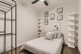 4BR Upscale Townhome Roof Top w Skyline Views - 2