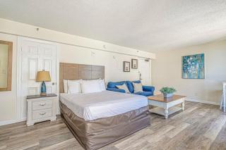 Great unit with large windows to view the beach - Beach Colony 1200 - 5