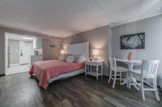 Ground Floor Ocean Front Studio - Caravelle Resort 124 - Myrtle Beach - 1