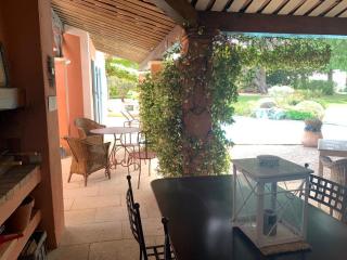 Villa tout confort climatisée, bordure du golf de Pont Royal, piscine privée - Mallemort - 8