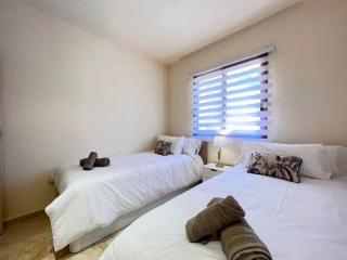 Modern 2 Bedroom Beachside Apartment NR72 - 1