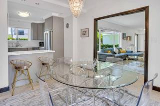 Modern Tropical Pool House North Miami Hot Tub - 8