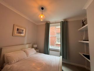 Reggies Hideaway - 1