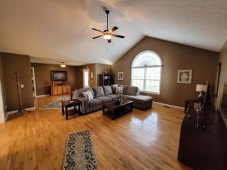 Fenced backyard! 6 miles to Cookeville Boat Dock! - 3