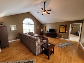 Fenced backyard! 6 miles to Cookeville Boat Dock! - Silver Point - 2