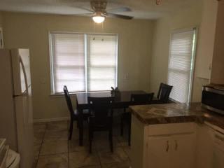 Comfortable 3 bedroom close to Base Sleeps 6 - 5