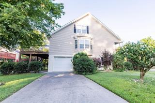 Cozy Pigeon Forge home w hot tub near river - 8