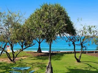 Kings Beach Oceanfront Apartment With Pool - 9