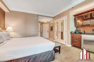 MGM Signature-15-711 Strip View Jacuzzi Studio - 4