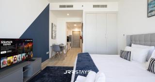 Sophisticated Studio JVC - Breathtaking City View - Dubai - 6