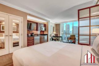 MGM Signature-17-703 Strip View Jacuzzi Studio - 6