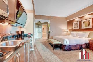 MGM Signature-30-719 Strip View Jacuzzi Studio - 2