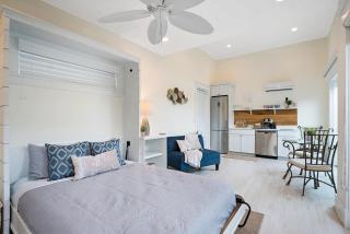 Mod Studio - 100 Steps to the Beach, Pets OK, Private Deck! - 5