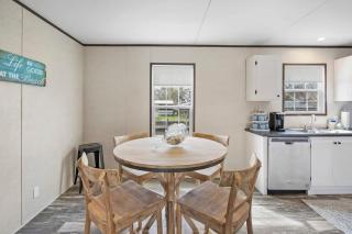 Canal Home Dock Walk to Beach Kayaks SUP Fishing - 4