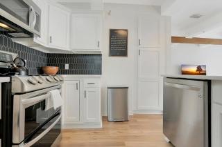 Park It At the Butterfield Garage, Historic Pre-Prohibition Style Apt in the Heart of Downtown - 3