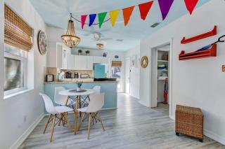 Uptown Treasure with Spa Dogs Ok Dreamy Patio - St. Augustine - 8